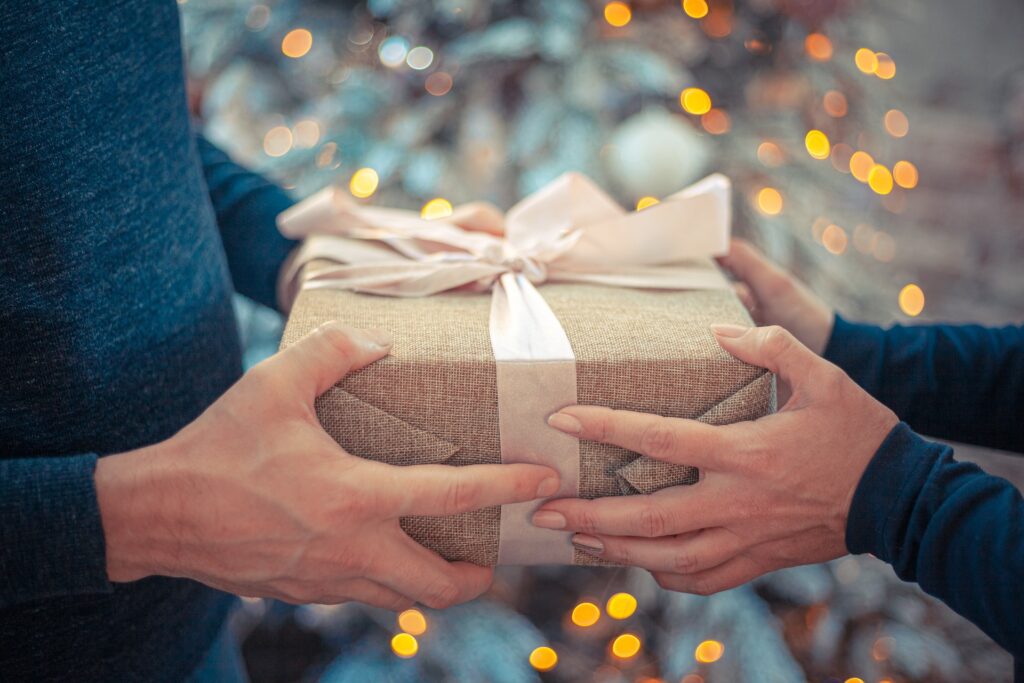 Jak bezstresowo ogarnąć prezenty na święta?